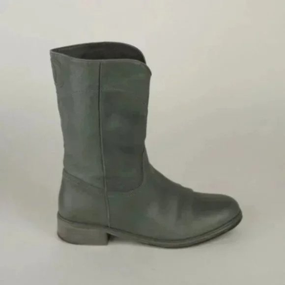 Chanel Ascot Grey Western Boots - Picture 1 of 8